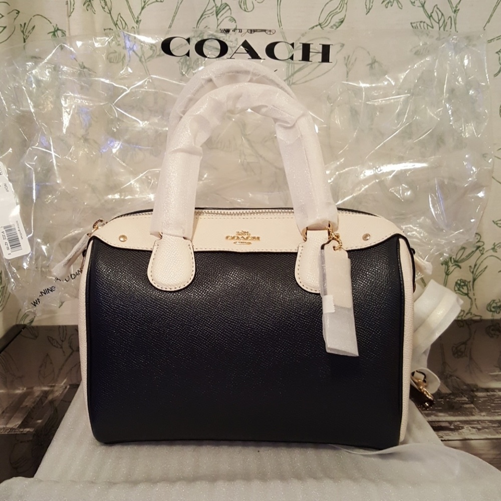 Coach purse - Picture 2 of 4